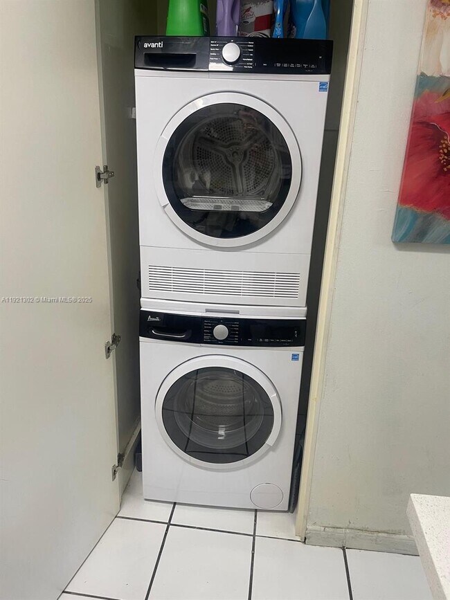 Building Photo - 8400 SW 154th Cir Ct