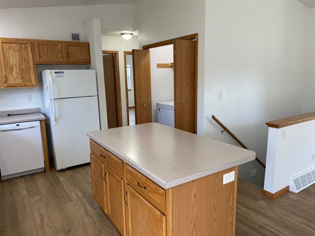 Building Photo - Beautiful 3 Bedroom Single Family Home in ...