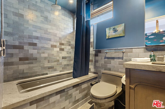 Building Photo - 812 Brooks Ave