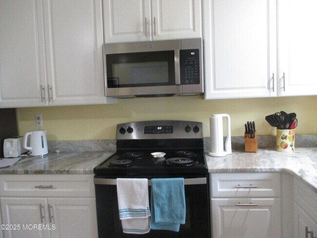 Building Photo - 496 A Thornbury Ct-496
