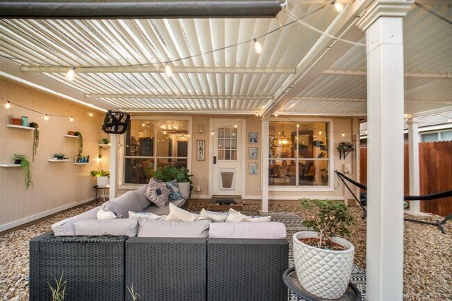 Building Photo - 505 Eaglecreek Dr