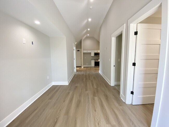 Building Photo - One Bedroom Apartment for Rent in the Heart of Old Town!