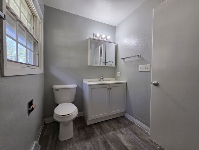 Building Photo - 2606 Southwood Dr