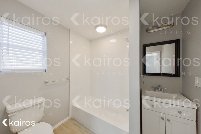 Building Photo - 4922 Parker St