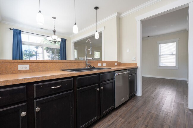 Building Photo - MOVE IN READY 3 Bedroom in the Heart of Western Branch!