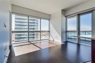 Building Photo - 4471 Dean Martin Dr