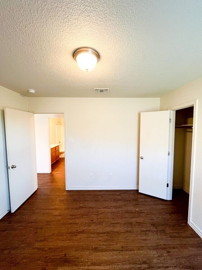 Building Photo - 1519 Justin Lp