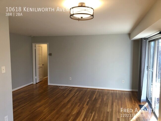 Building Photo - 10618 Kenilworth Ave