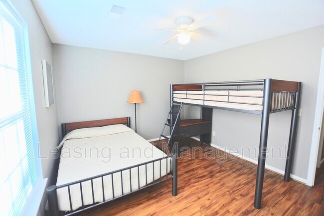 Building Photo - 1423 Ashley River Rd