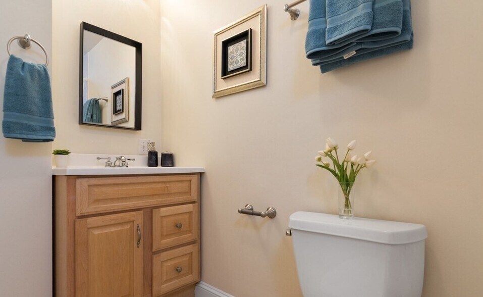 Building Photo - 8 Howell St