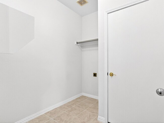 Building Photo - 1817 Newton Dr