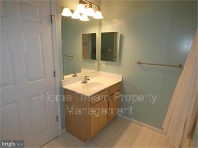 Building Photo - 2465 Army Navy Dr