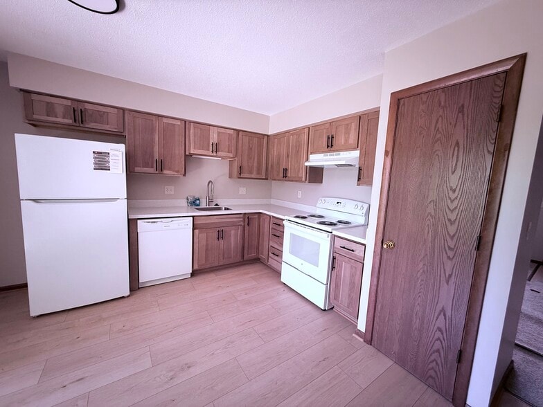 Building Photo - 4052 Canterbury Dr
