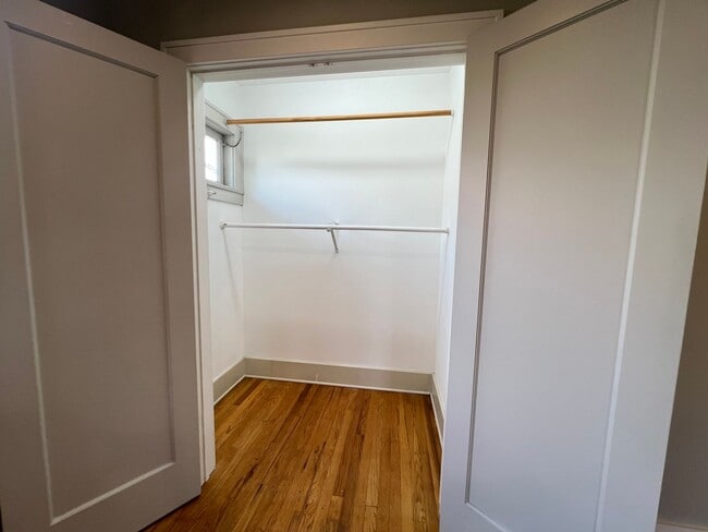 Building Photo - Pristine 3 Bedroom Craftsman House in Belm...