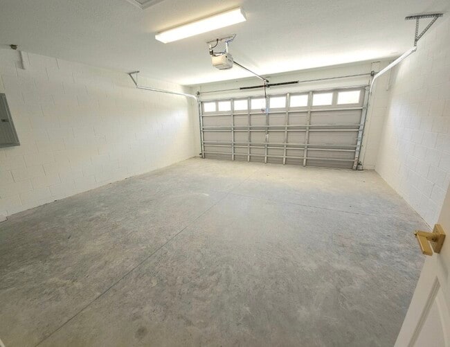 Building Photo - 11 Dogwood Drive Trail