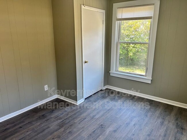 Building Photo - 311 Elm St