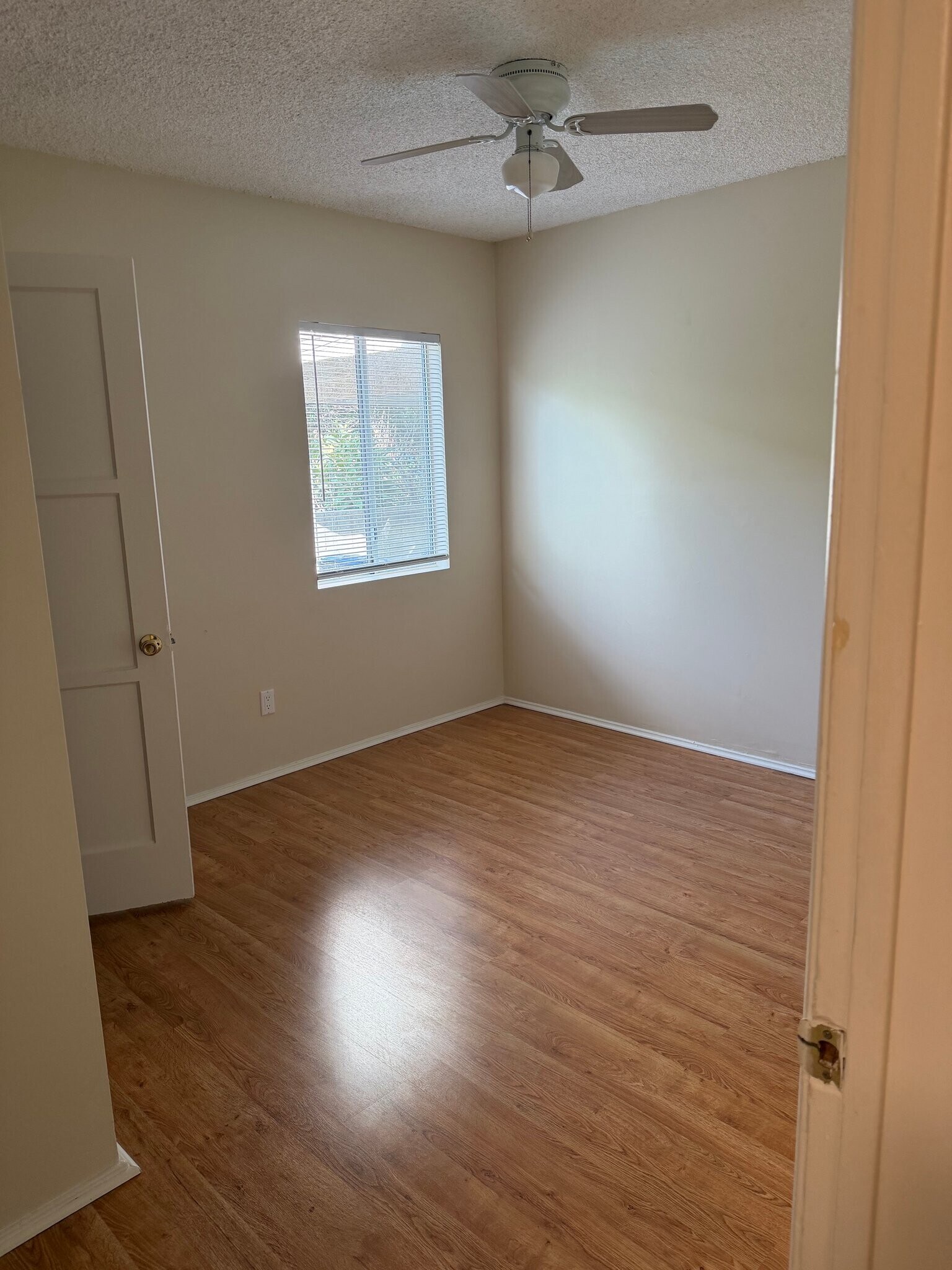 Building Photo - 508 E Valencia Ave