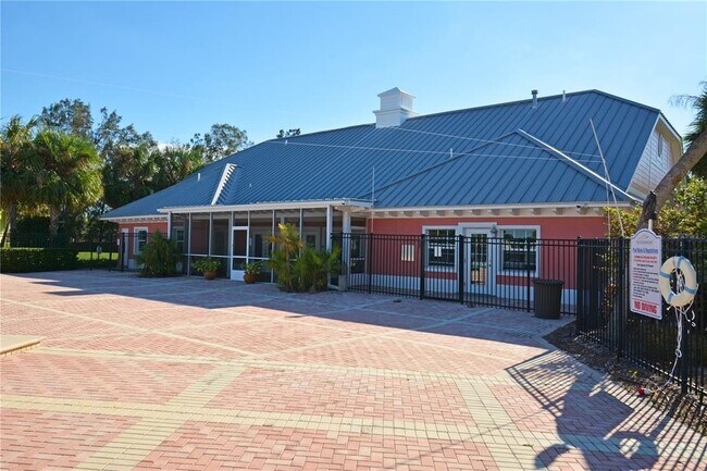 Building Photo - 204 Pompano Dr SE
