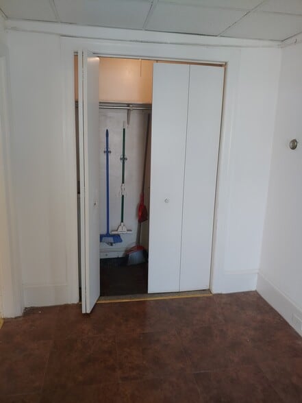 laundry room - 23 North Front Street