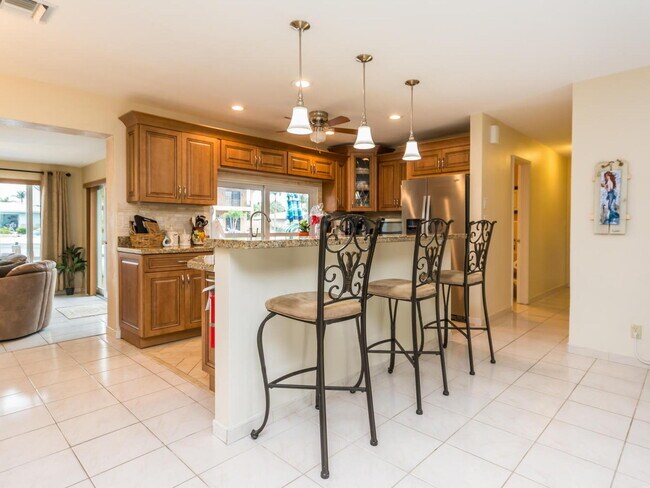 Building Photo - 4930 NE 27th Ave