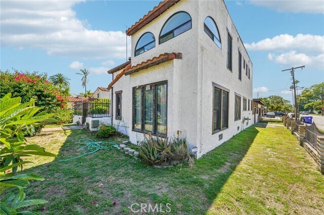 Building Photo - 3098 N Arrowhead Ave