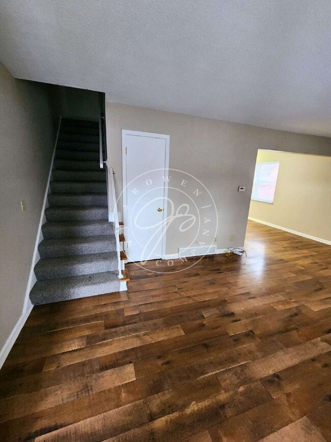 Building Photo - Sylvania Schools! Spacious 2-story, 3-bedroom, 2-bath home offering over 1,200 sq. ft. of living ...