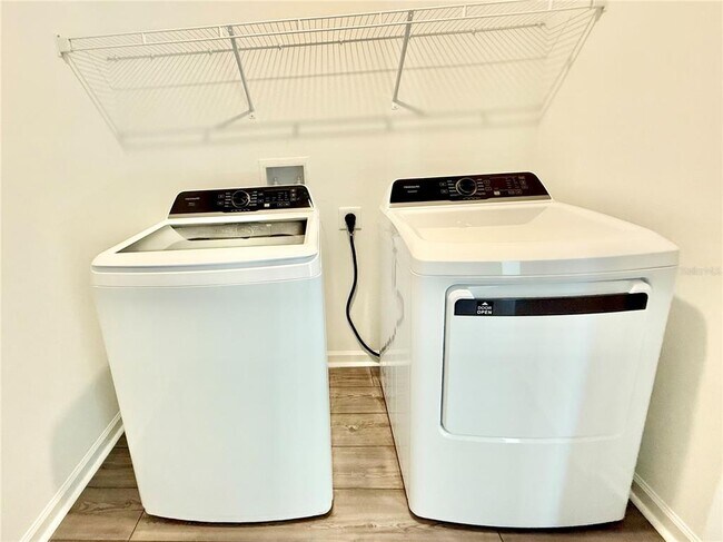 Building Photo - 3783 NE 30th Ter