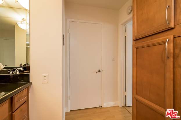 Building Photo - 972 Larrabee St