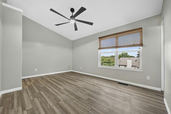 Building Photo - 8472 Kingsley Dr