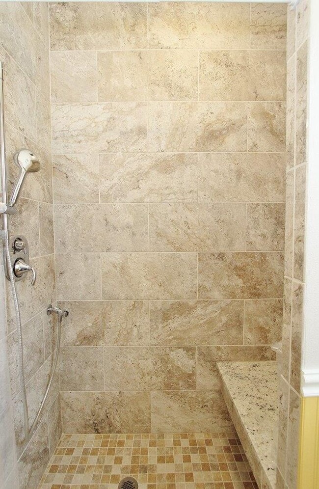 Building Photo - Charming Single-Level Cottage Style Home