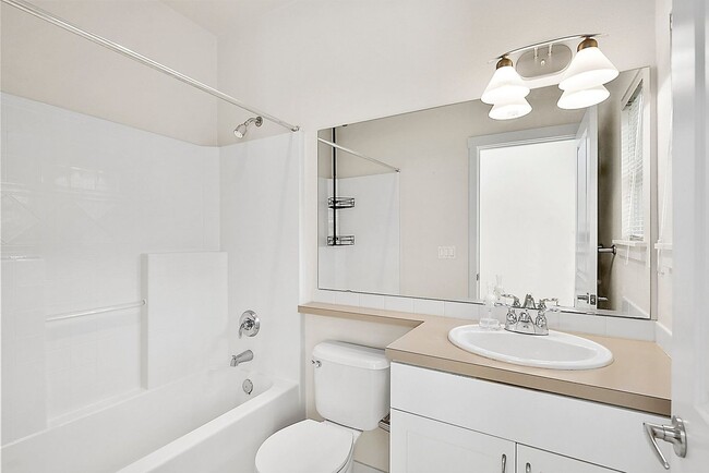 Building Photo - Modern 3-Story Tacoma Condo – Downtown Cit...