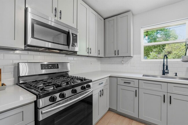 Building Photo - 5804 Brook Valley Dr