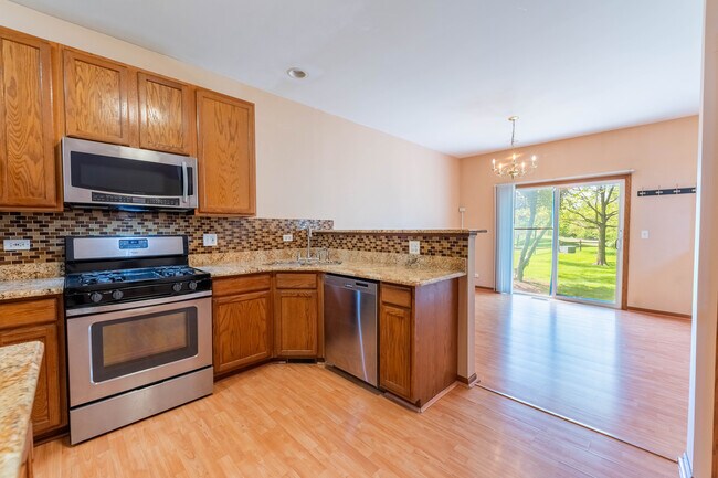 Building Photo - 23 Southwicke Dr