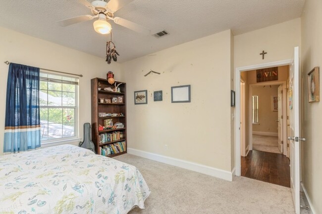 Building Photo - Spacious 3BR home with gorgeous finishes!!...