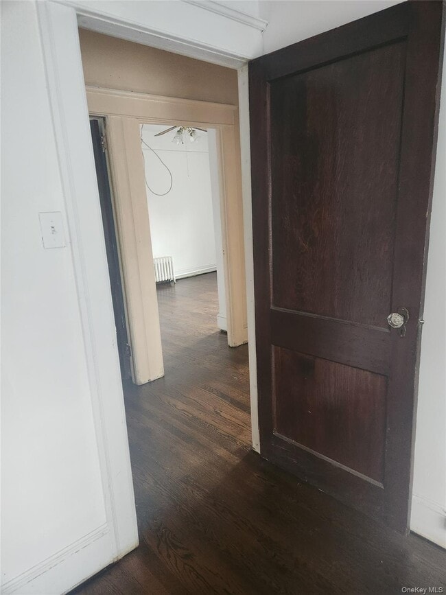Building Photo - 547 Violet Ave