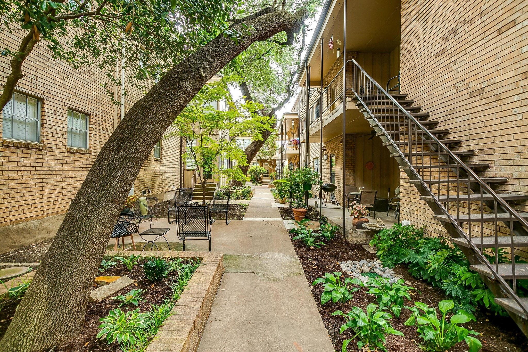 Building Photo - 4312 Bellaire Dr S