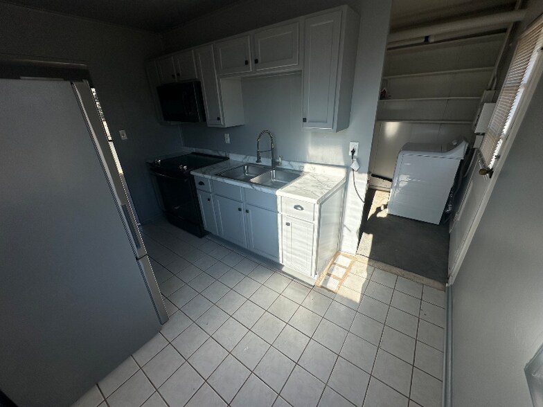 Building Photo - 3127 S 40th St