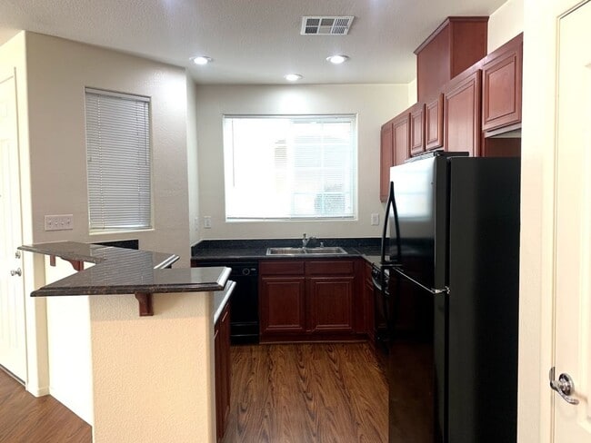 Building Photo - Ready for Move In