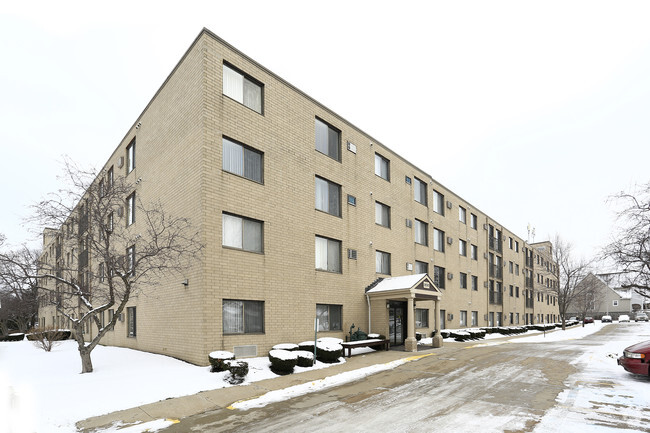 Primary Photo - Riverpark Apartments