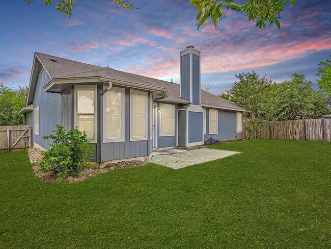 Building Photo - 905 Jasmine Trail