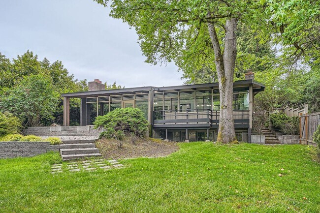 Building Photo - 4Bd/3.5Ba Medina House