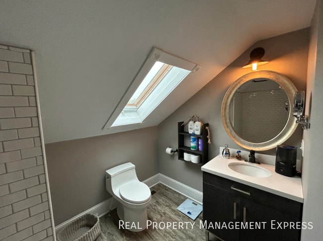 Building Photo - Beautiful 5 Bedroom 3.5 Bath Home