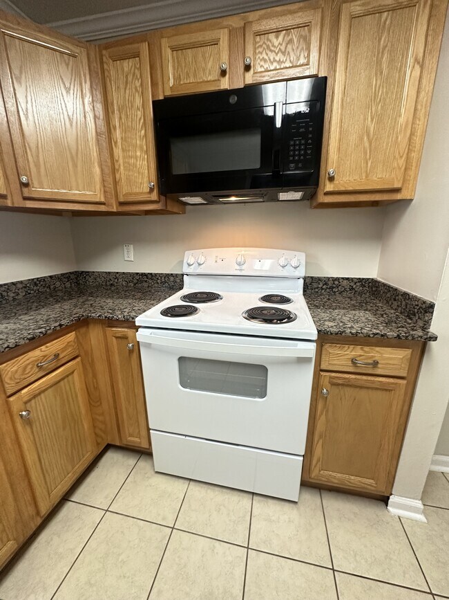 Building Photo - 5330 Athena Dr