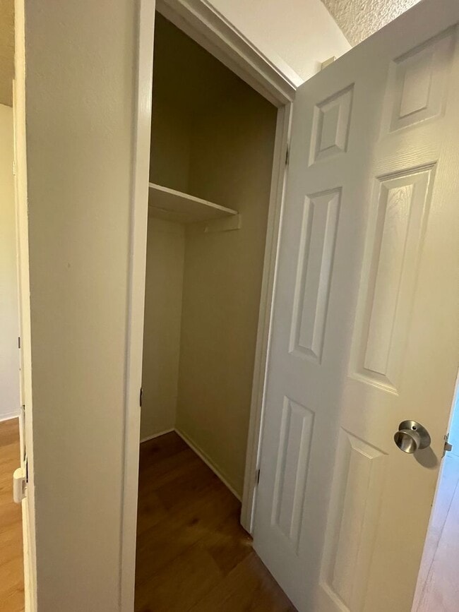 Building Photo - Delightful 2 Bedroom! Recently Updated!! Move In Special!!!