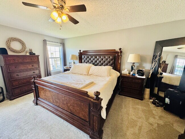 Building Photo - Spacious 4-Bed Shakopee Gem with Granite Finishes & Finished Basement