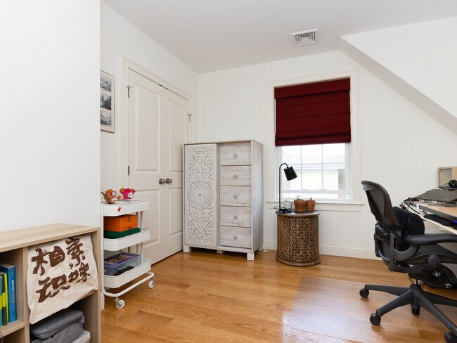 Building Photo - 51 Garfield St
