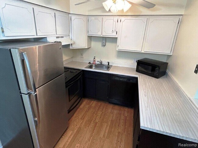 Building Photo - 19810 W 12 Mile Rd