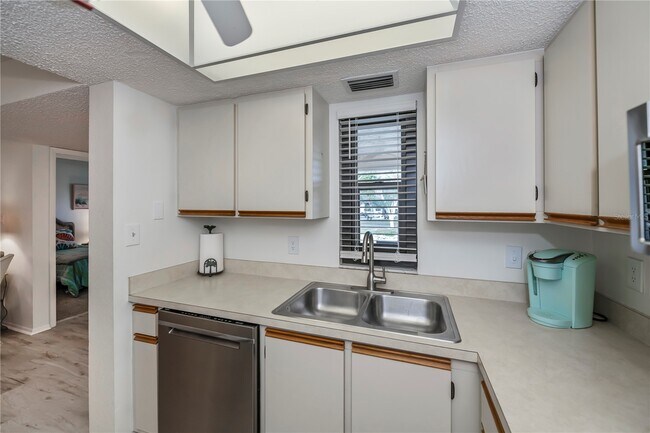 Building Photo - 19505 Quesada Ave