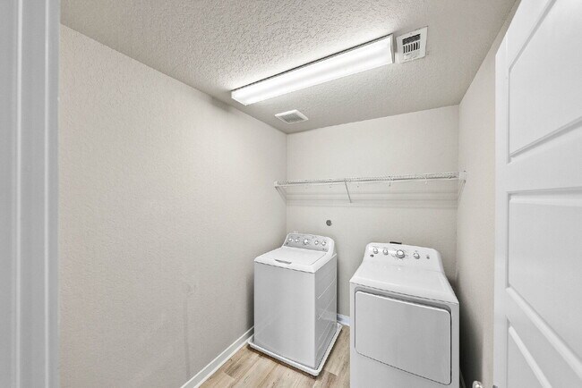 Building Photo - 4 Bedroom Corner Lot Rental with Spacious ...