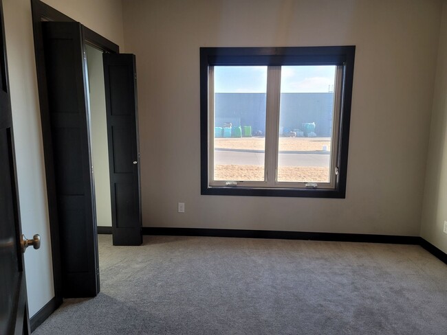 Building Photo - Three bedroom two bathroom triple garage house